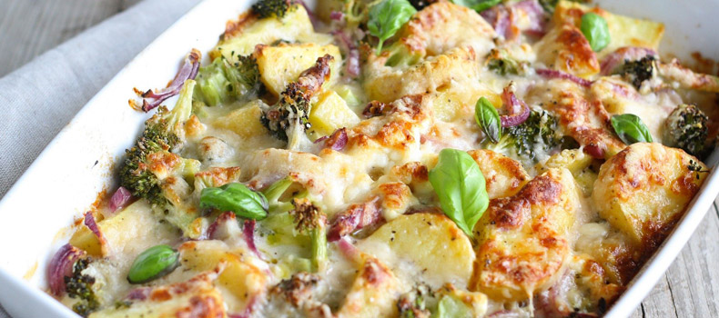 Kip, broccoli en aardappel baksel